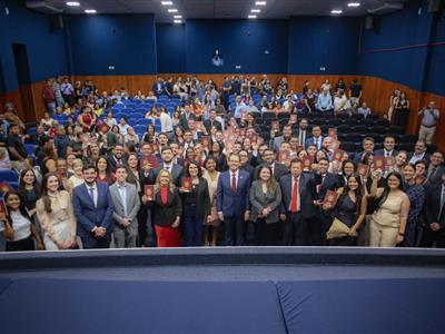 Foto da Notícia: OAB-MT recebe estagiários, advogados e advogadas em solenidade de entrega de carteiras