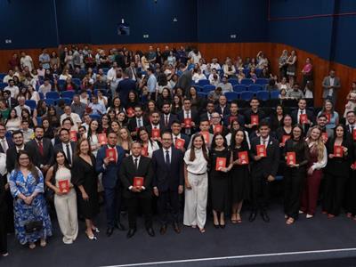 Notícia destaque: OAB-MT realiza a entrega de carteiras para novos advogados, advogadas e estagiários