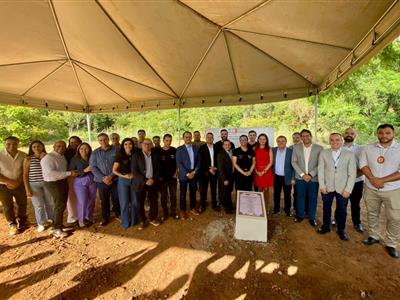 Foto da Notícia: Gisela Cardoso e grande comitiva da OAB-MT prestigiam lançamento da pedra fundamental da sede campestre de Primavera do Leste